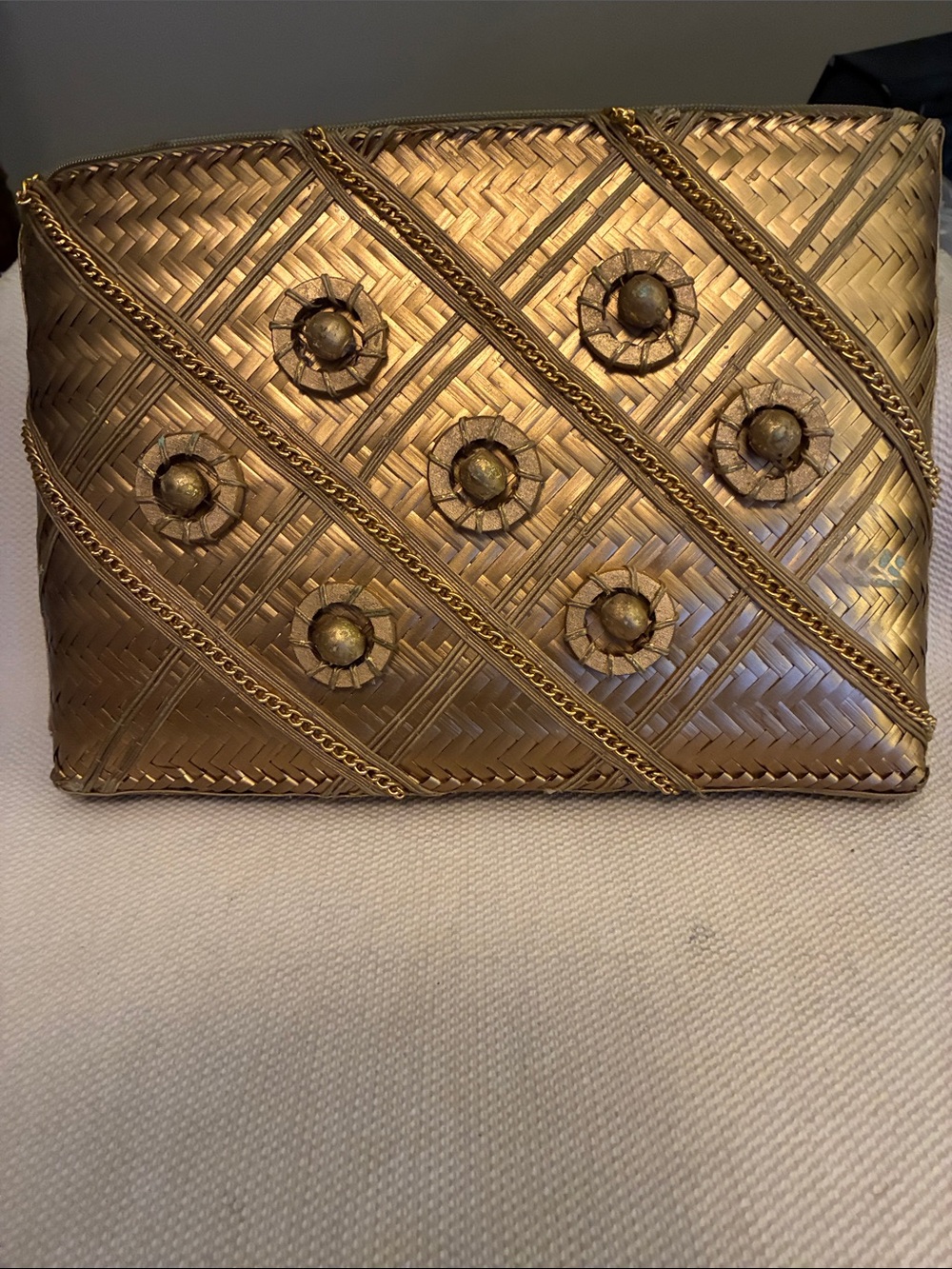VTG Gold Woven or straw Floral Accent shoulder/Clutch w/diagonal accents&circles